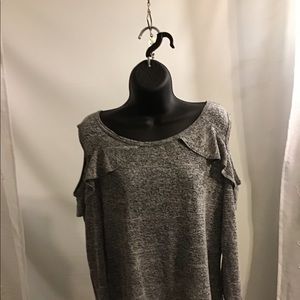 Cute gray top with holes in the shoulder